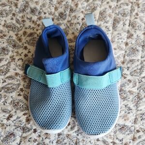 Cat & Jack Kids Water Shoes in Blue and Aqua